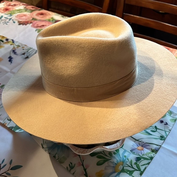 Wyeth Tan Wool Hat w/ribbon accent. Perfect accent for your outfit! 100% wool.